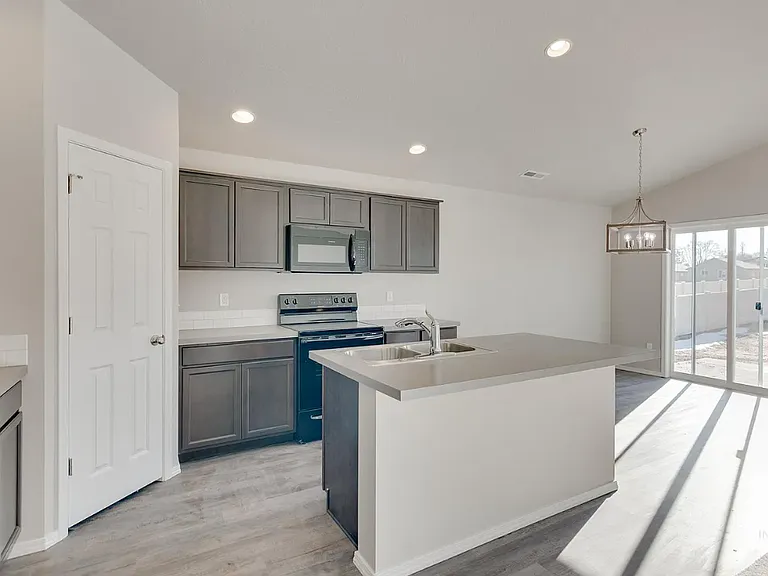 1787 E Kentucky Ave #MAIN — Photo 2
