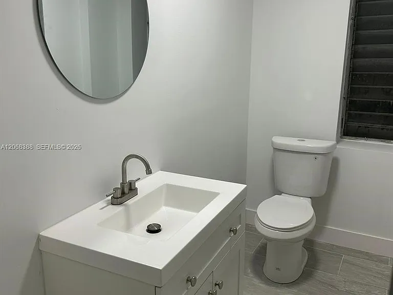 321 NE 2nd St #3 — Photo 6