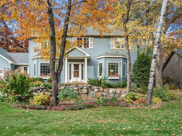 4801 Four Seasons Dr, Eagan, MN 55122