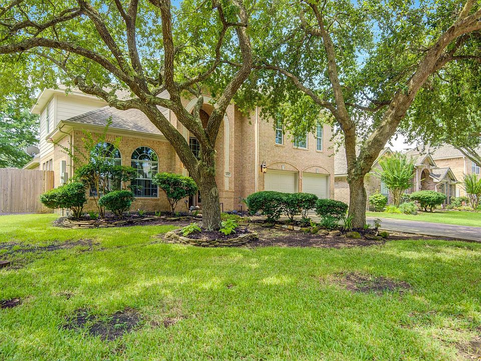 1st image of 121 Mariner Cove Ct