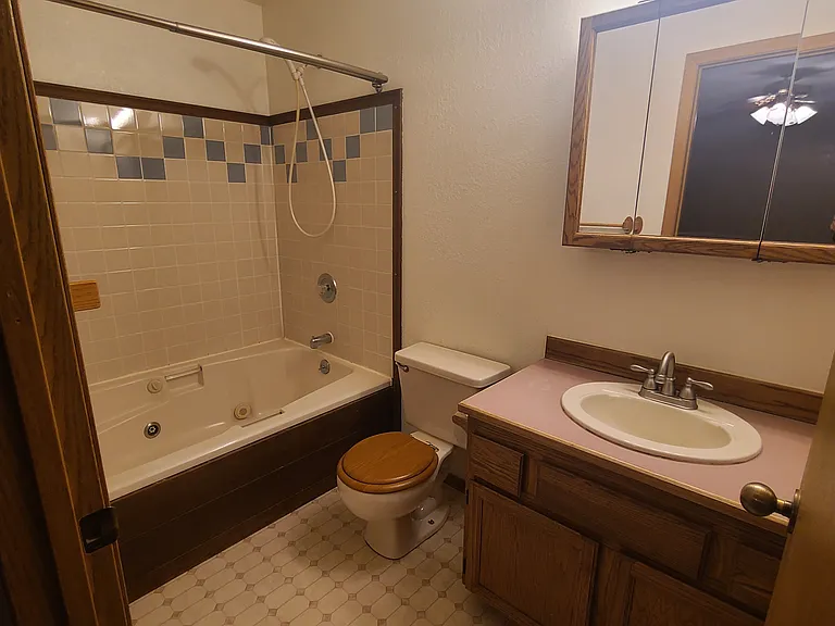 2787 Templeton St — Photo 20