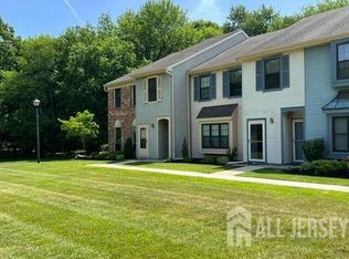 140 Wyndham Pl, Robbinsville, NJ 08691