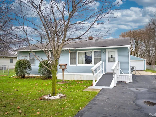 9106 N Irish Rd, Mount Morris, MI 48458
