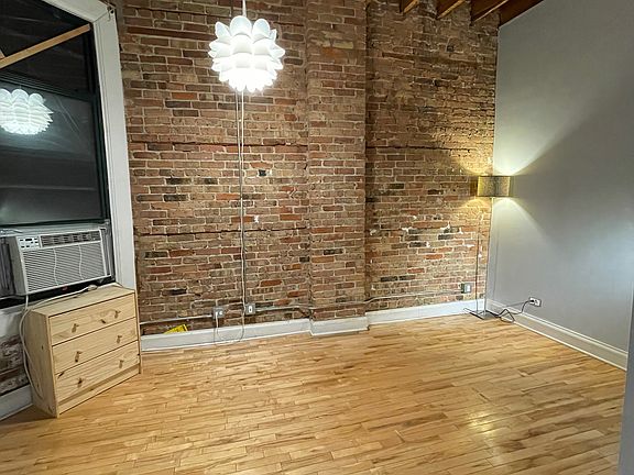3rd image of 2322 W Roosevelt Rd APT 2N