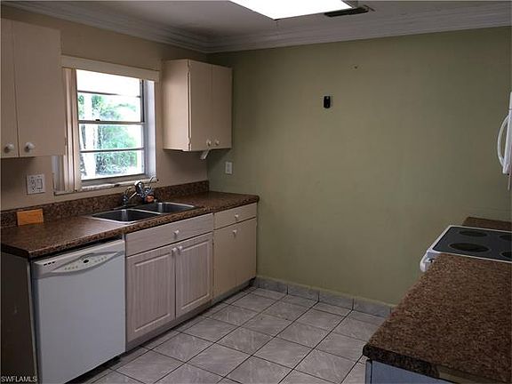 3rd image of 1425 NE 5th Ter