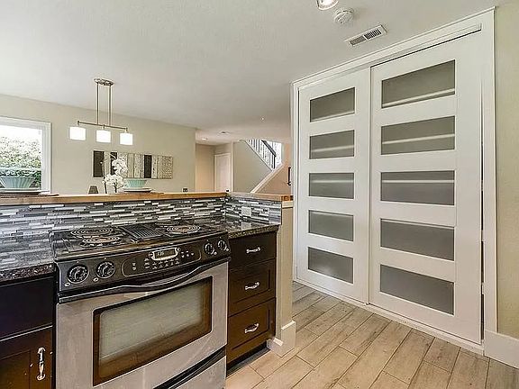 5th image of 552 Centre Ct