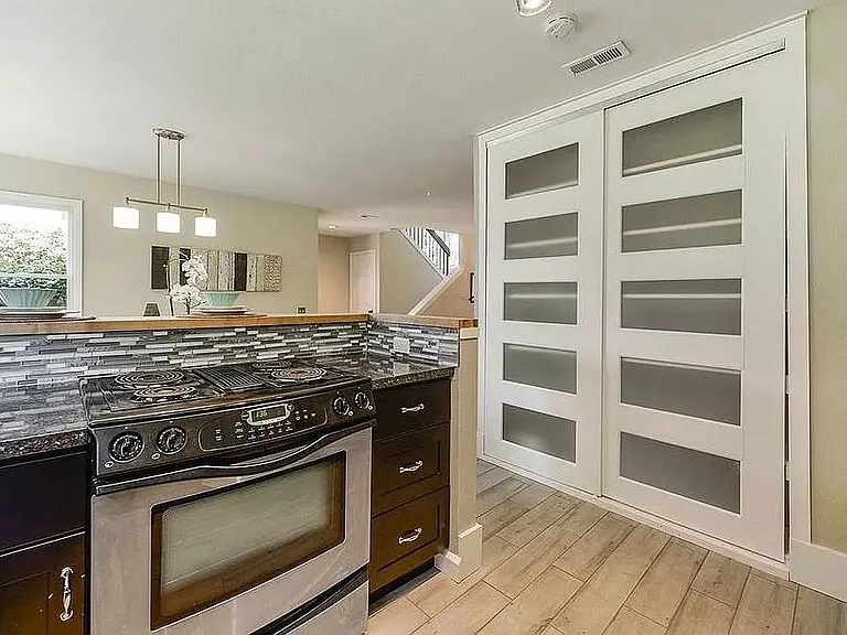 552 Centre Ct — Photo 5