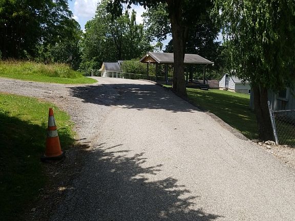 4th image of 959B Gordon Dr
