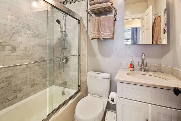 Sold by Prestige Property Group LLC | media 8