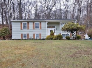 29 Mountainview Dr, Highland Mills, NY 10930