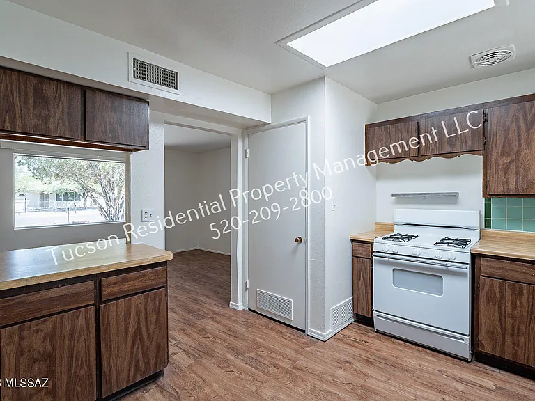 826 E Water St — Photo 18