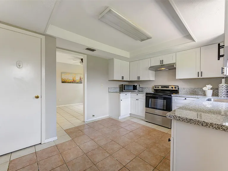 9915 Towne Tower Ln — Photo 7