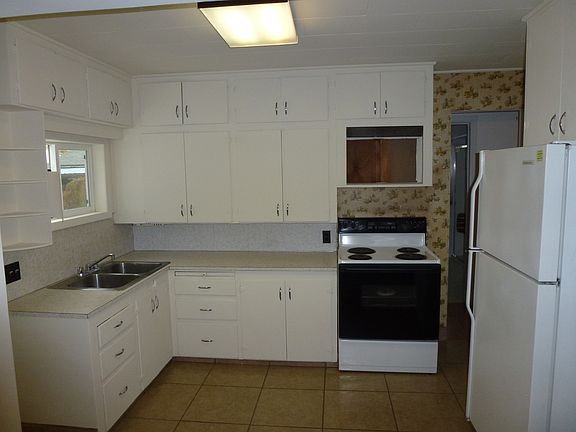 tile floor, fridge/stove inc
