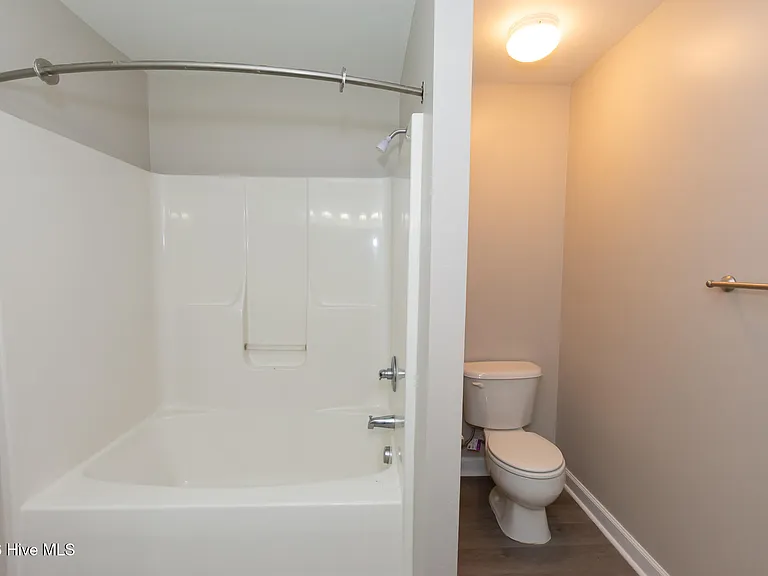 304 Bridgewood Dr — Photo 20