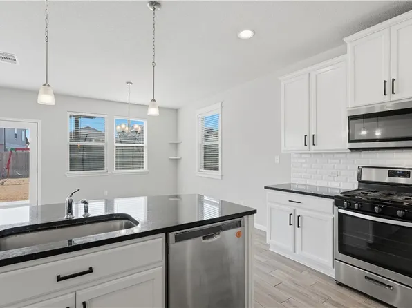 172 Brady Creek Way, Leander, TX 78641