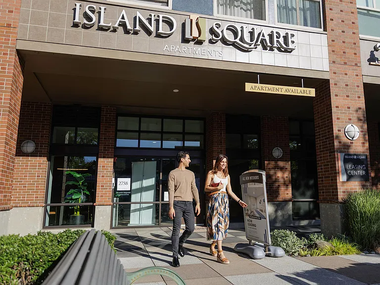 Island Square — Photo 2