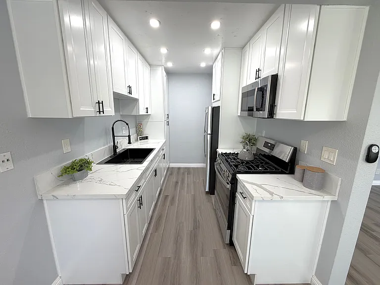 Welcome to Pacific View Apartments — Photo 21