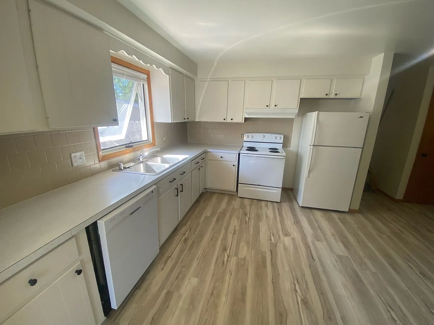 970 Grove Street — Photo 2