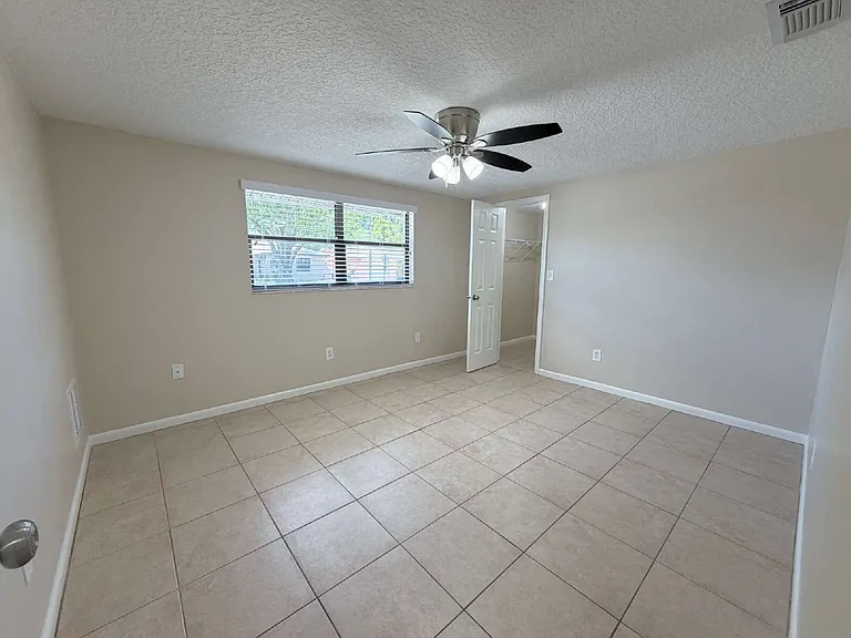 7421 Isle Dr — Photo 11