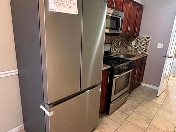 3rd image of 1036 E 227th St Floor 1