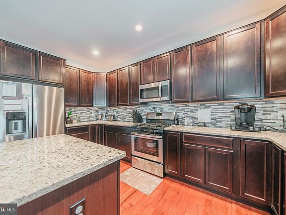 5th image of 119 Fairfax St