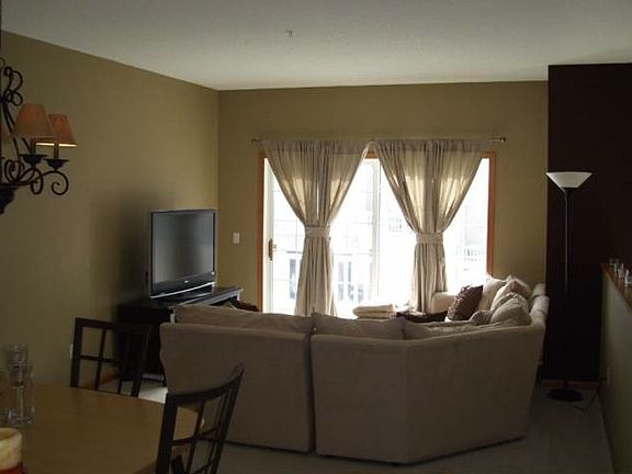 4th image of 368 Willoughby Way W
