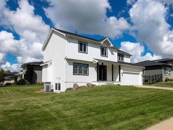 712 63rd St, West Des Moines, IA 50266