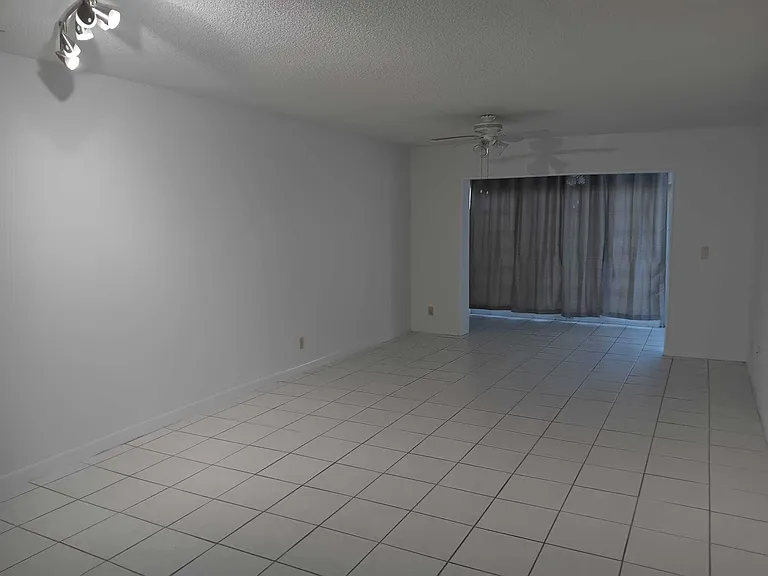 20886 Vinesta Cir #313 — Photo 10