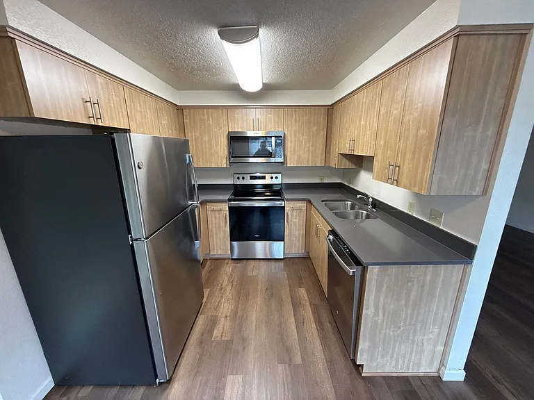 915 Bryan Ct — Photo 8
