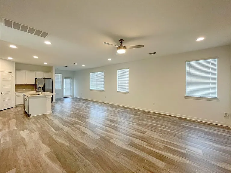 2316 Clemence Ln — Photo 4