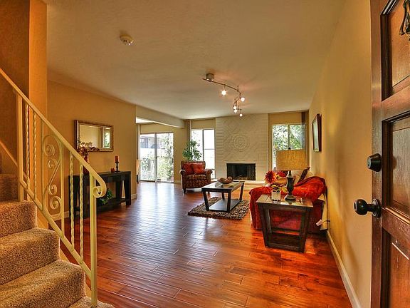 3rd image of 120 Carlton Ave Unit 6