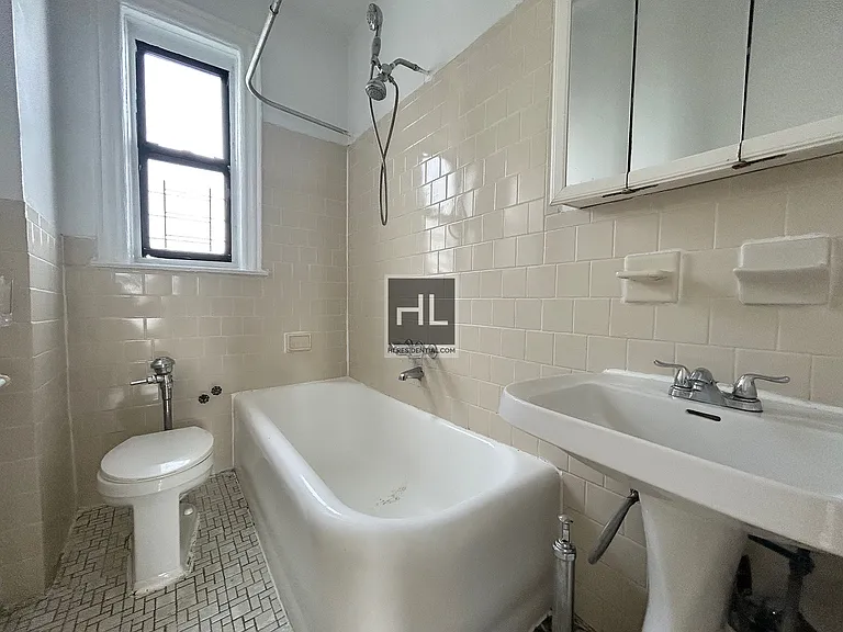 2013 83rd St #D3 — Photo 20