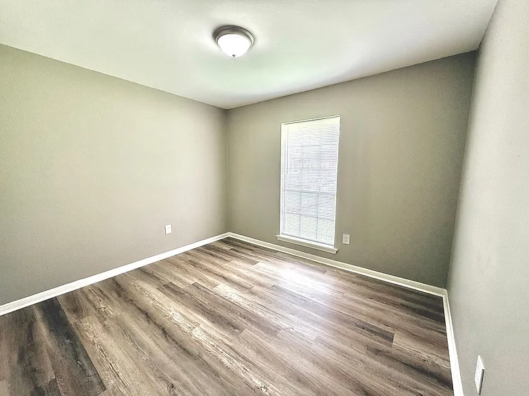 16820 Dahlgren Ave — Photo 9