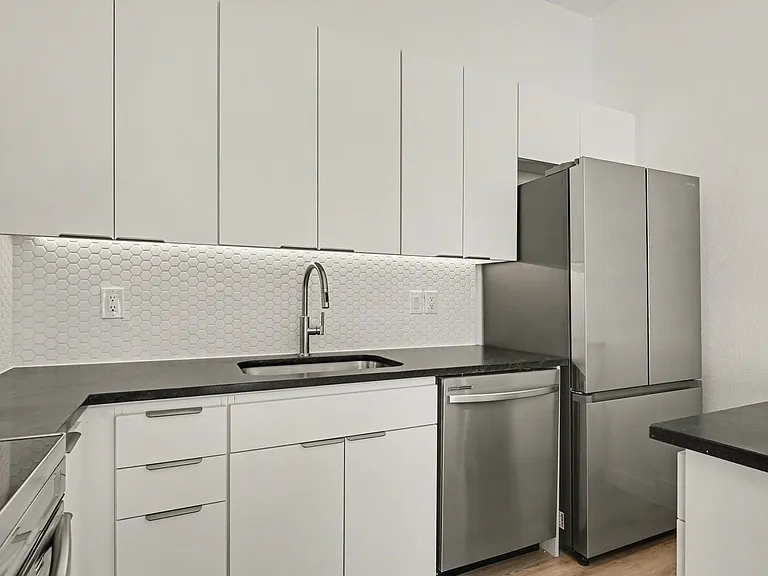 2217 N Fitzhugh Ave #204 — Photo 14