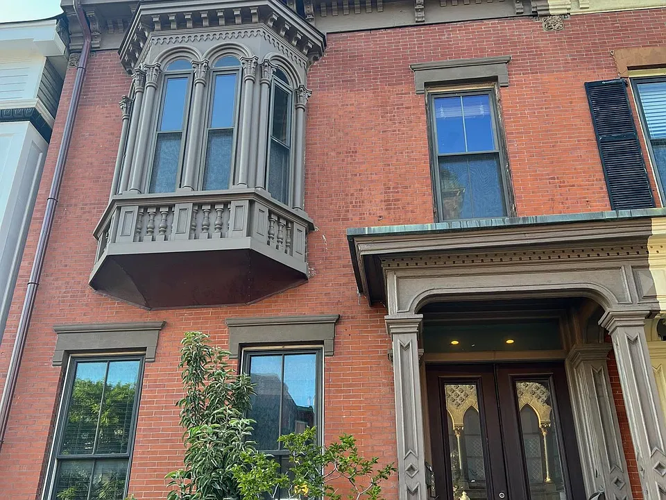 516 E Broadway #1