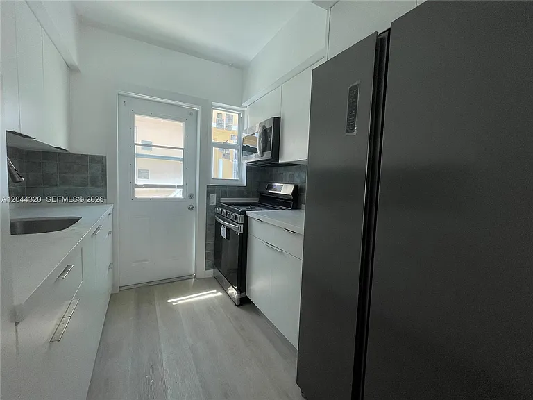 2120 Biarritz Dr #1 — Photo 4