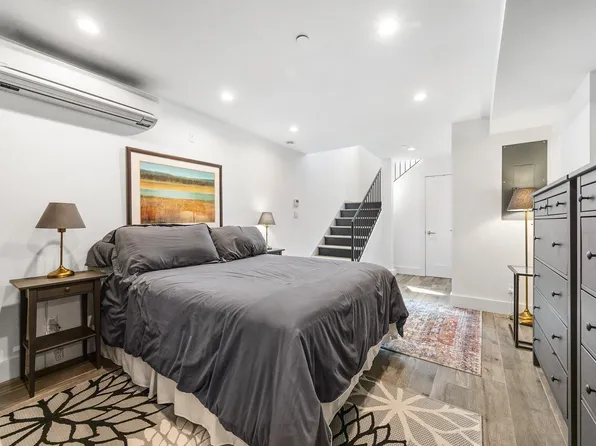 21-19 46th Avenue image 5 of 17