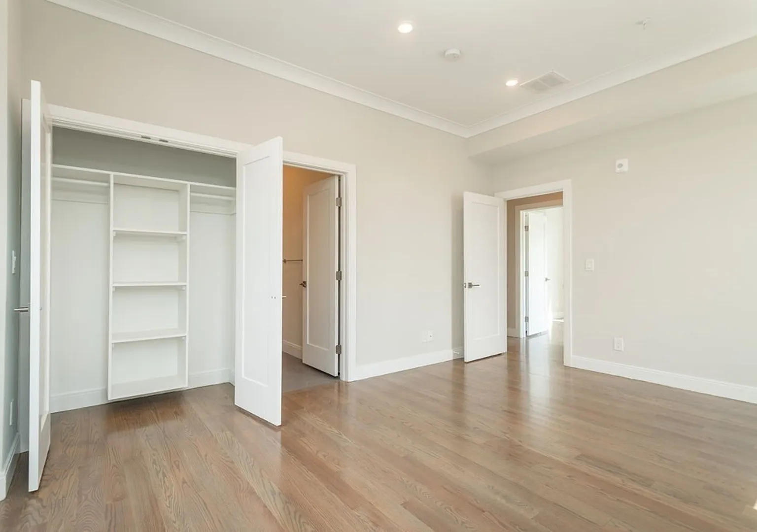 Charming 4 Bedroom — Photo 3