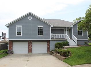 613 Montana Ridge Dr, Grain Valley, MO 64029