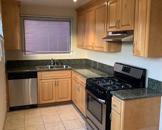 2nd image of 10438 Santa Monica Blvd APT 3