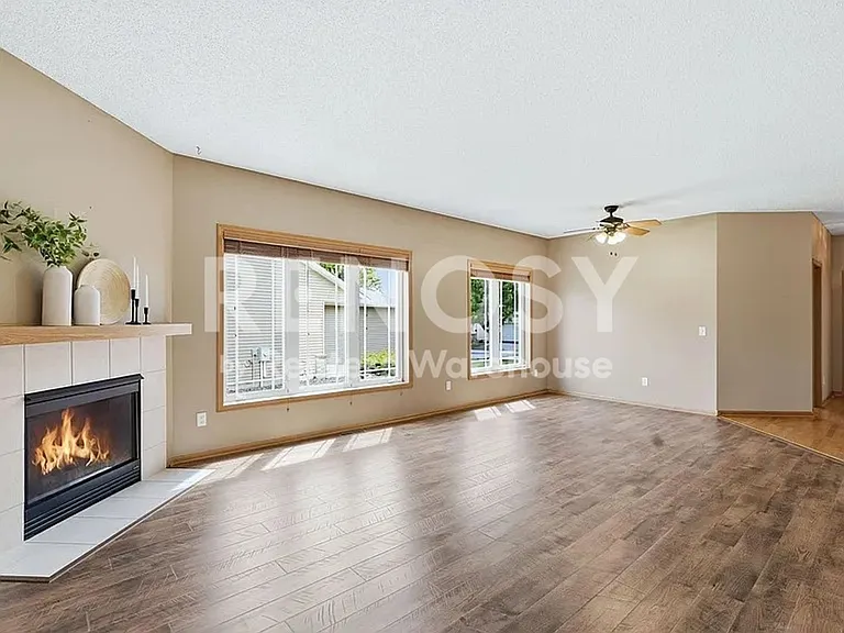 6452 Maclaren Ave NE — Photo 2