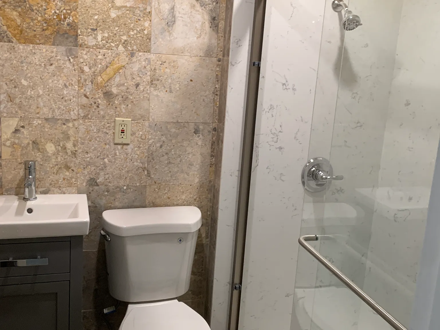 5 bed, 2732 sqft, $4,995 — Photo 4