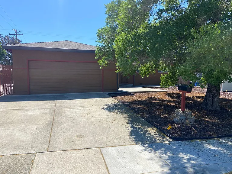 109 McKiernan Dr — Photo 2