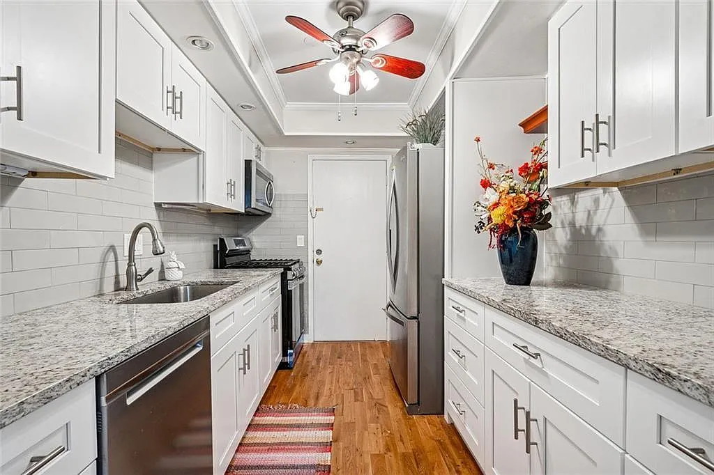 2 bed, 2.0 bath, 1206 sqft, $2,100 — Photo 2