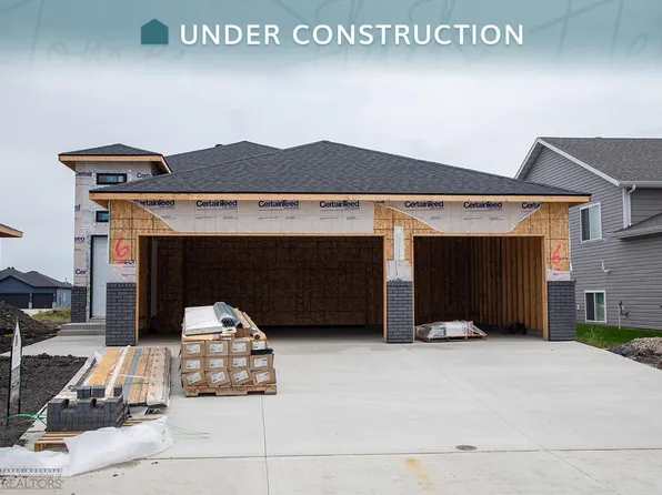 6900 Meadow View Dr S, Fargo, ND 58104