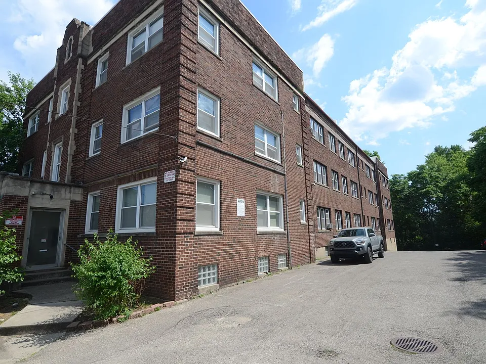 Historical Apartments l Oak St