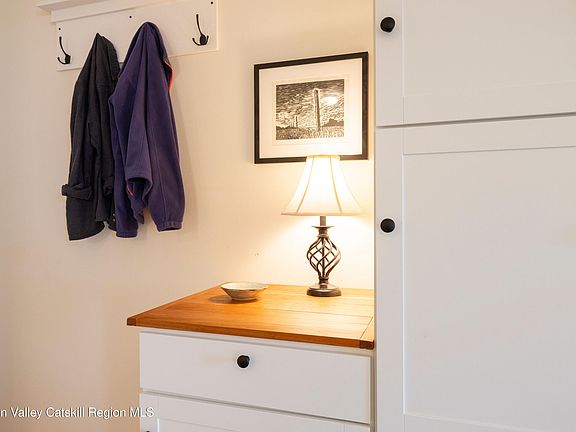 3rd image of 13 Huguenot Street #6