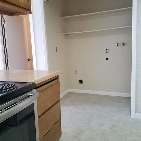 2336 Imran Dr — Photo 10