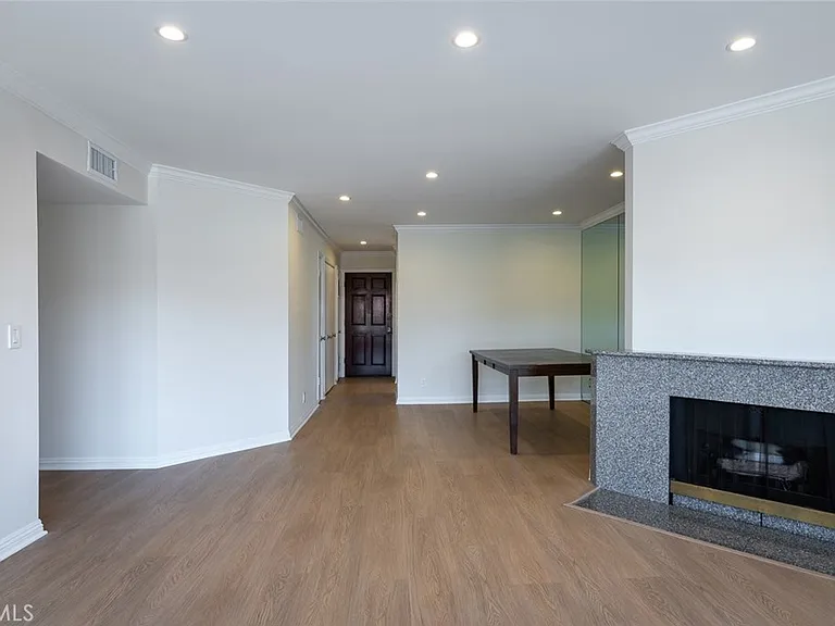 345 N Jackson St #205 — Photo 6
