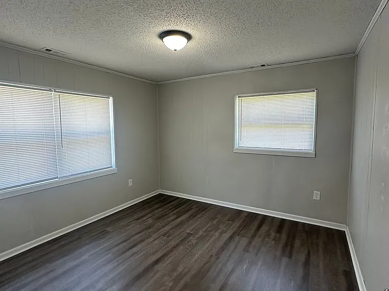 820 Haywood Pl — Photo 4